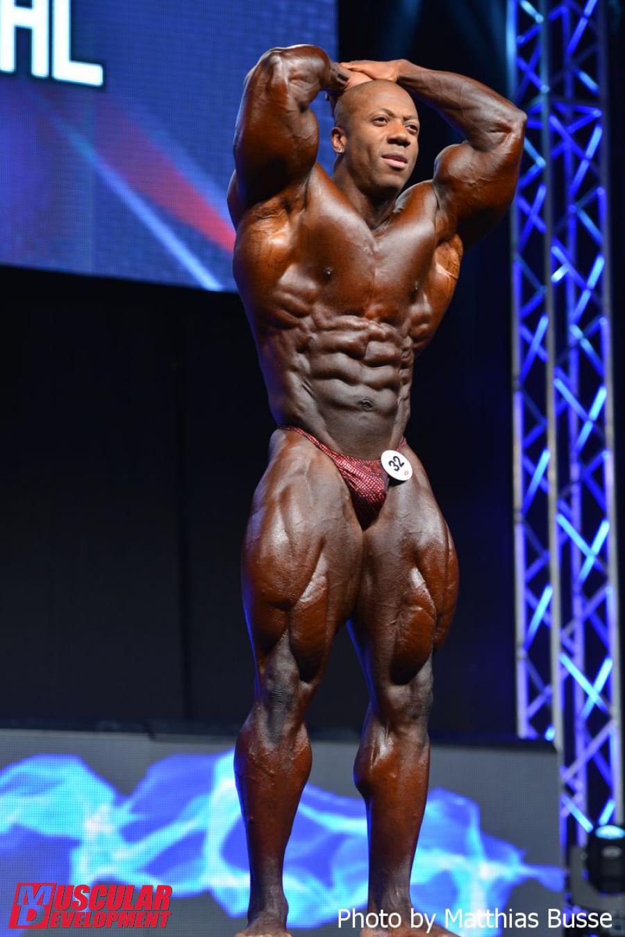 Using knee wraps for squats increases wear and tear in your knee joint