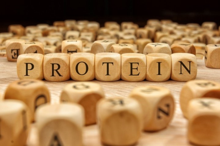 4 Protein Sources to Keep in Your Desk Drawer