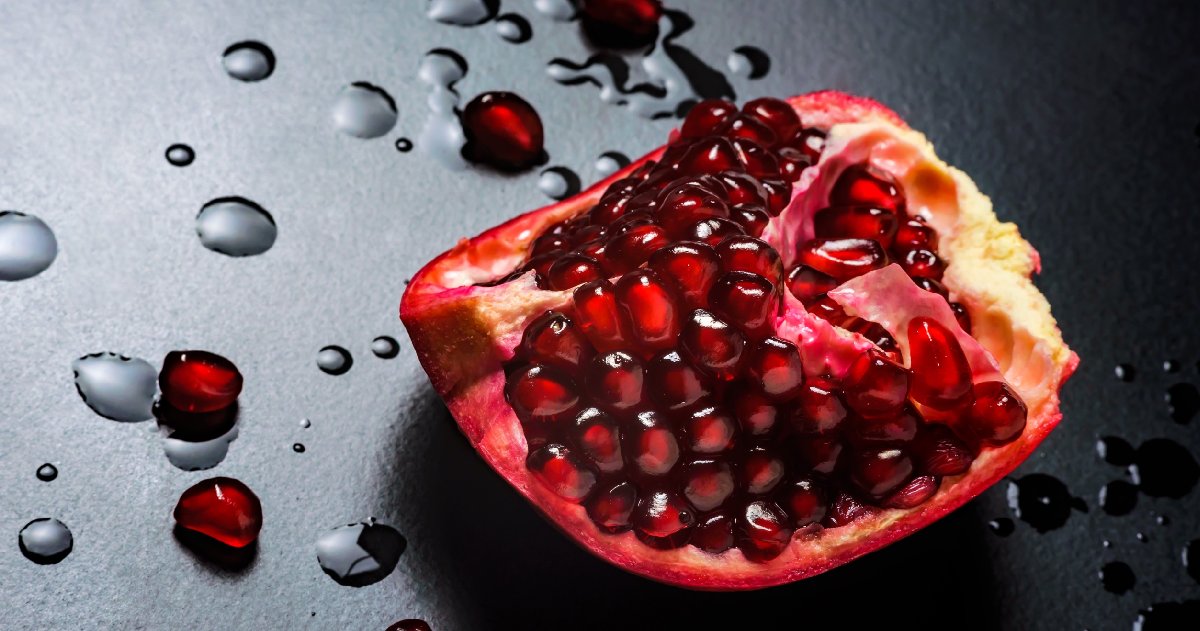 8 Benefits of Pomegranate Extract & Why You Should Use It 8 Benefits of Pomegranate Extract & Why You Should Use It