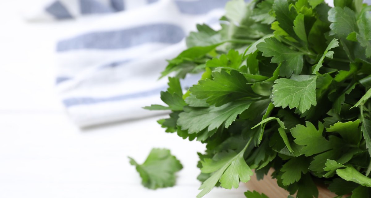 5 Health Benefits of Parsley & Reasons to Cook with It